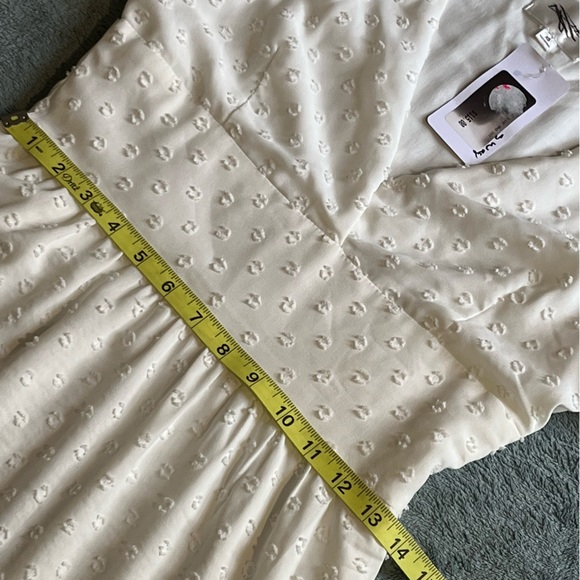 NWT Evereve Line & Dot white maxi dress with flutter sleeves - Picture 13 of 16